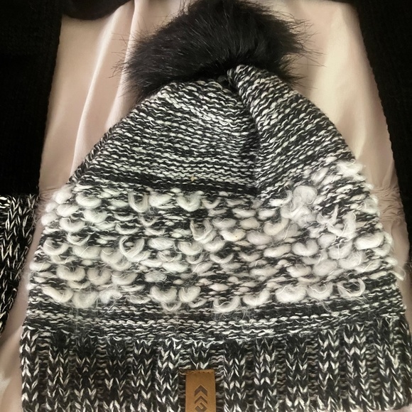 Like New - Free Country Scarf Beanie Set for Women (Knit Twist Black) - One Size - Picture 7 of 13